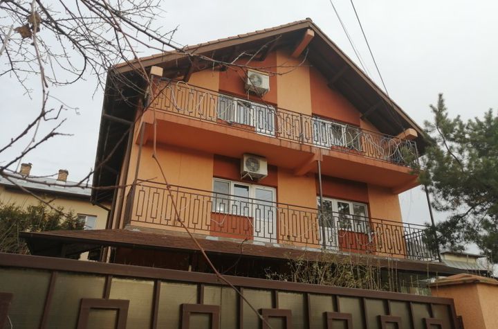 Vilă - 6 camere de vanzare PITESTI - Arges anunturi imobiliare Arges
