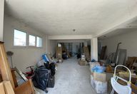 300 €, Spațiu comercial