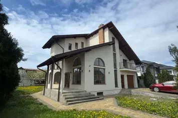 Vilă - 6 camere de vanzare RADAUTI - Suceava anunturi imobiliare Suceava