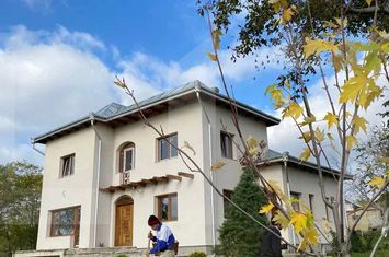 Vilă - 5 camere de vanzare DOROHOI - Botosani anunturi imobiliare Botosani