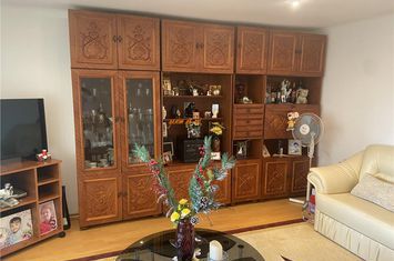 Apartament 3 camere de vanzare EST - Vrancea anunturi imobiliare Vrancea