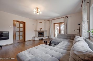 Vilă Impresionantă în Tunari - Spațiu, Confort și Eleganță! anunturi imobiliare Bucuresti