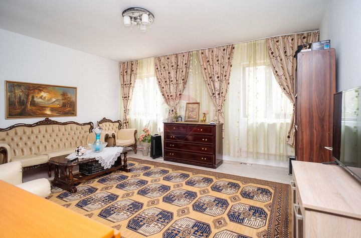 Casă / Vilă cu 8 camere  comision 0% anunturi imobiliare Iasi