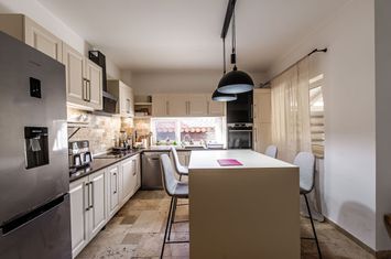 Casă de vânzare – Via Carmina, Vladimirescu -zonă rezidențială premium anunturi imobiliare Arad