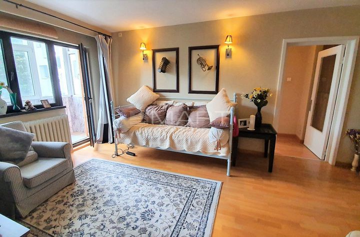 Apartament 3 camere de vanzare BANU MANTA - Bucuresti anunturi imobiliare Bucuresti