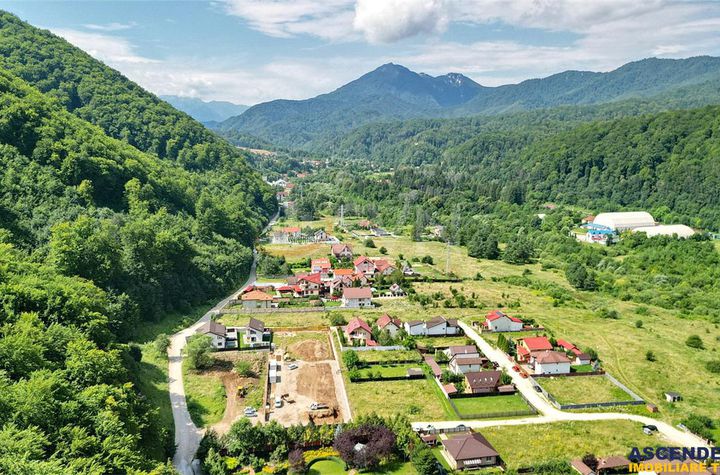 Vilă - 9 camere de vanzare EXTERIOR EST - Brasov anunturi imobiliare Brasov