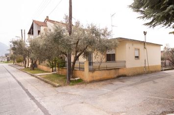 Casă 80 mp pe lot 332 mp în Agios Athanasios anunturi imobiliare Grecia