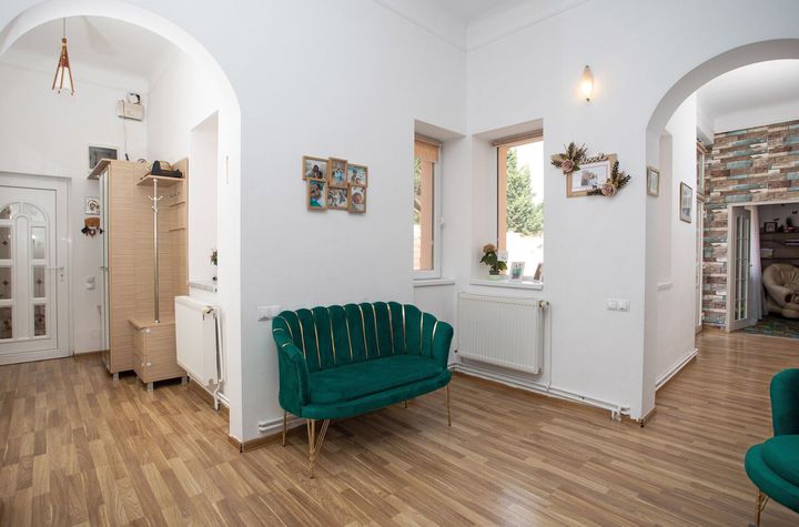 Vilă, singur în curte, central, Oradea 128 mp. 240 000 E. Comision 0 anunturi imobiliare Bihor
