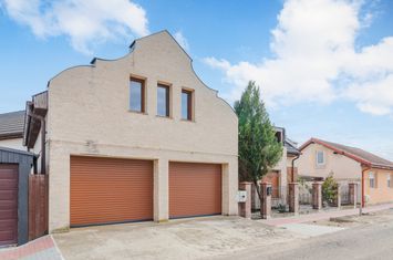 Casă - 10 camere de vanzare BORS - Bihor anunturi imobiliare Bihor