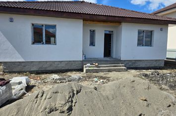 Casa la cheie 4 camere 2 băi,1 pivniță,gard si pavaj anunturi imobiliare Mures