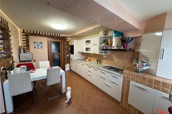 Apartament 3 camere de vanzare ULTRACENTRAL - Vrancea anunturi imobiliare Vrancea