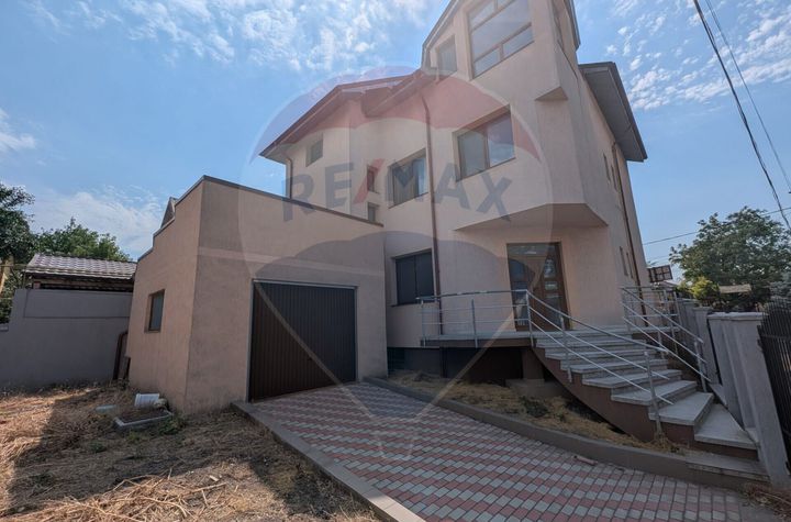 Casă / Vilă cu 9 camere de vânzare în zona Ultracentral anunturi imobiliare Vaslui