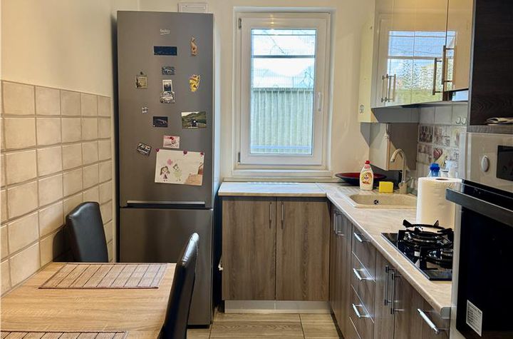 Apartament 3 camere de vanzare ASTRA - Brasov anunturi imobiliare Brasov