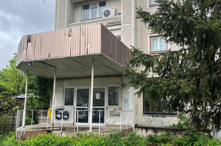 PROPRIETAR-Vand cladire de birouri, Onesti (Bacau) anunturi imobiliare Bacau