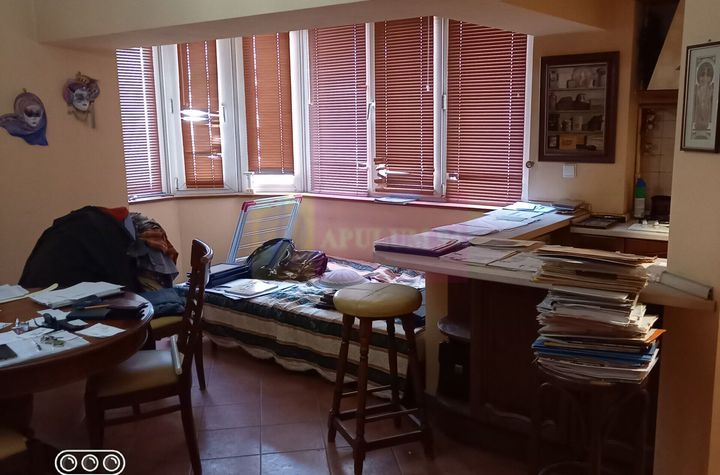 Apartament 3 camere Decebal stradal anunturi imobiliare Bucuresti