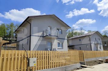 Vilă - 4 camere de vanzare VALEA LUPULUI - Iasi anunturi imobiliare Iasi
