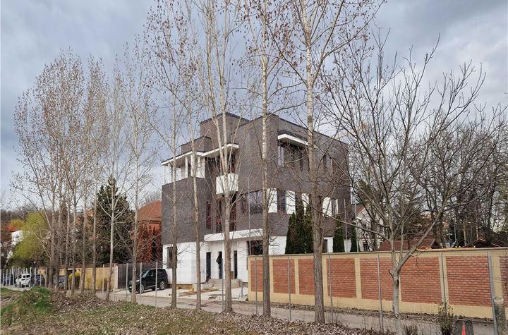 Casă - 12 camere de vanzare IANCU NICOLAE - Bucuresti anunturi imobiliare Bucuresti