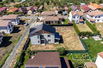 Casă nouă, parțial finalizată – Str. Constituției, Aradul Nou anunturi imobiliare Arad
