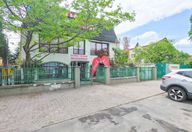 1.100.000 €, Spațiu comercial