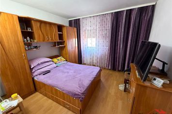 Apartament 3 camere de vanzare SUD - Vrancea anunturi imobiliare Vrancea