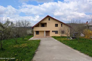 Casă 6 cam de vânzare Arges - Valea Mare-Bratia