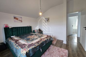 Jumatate de duplex, P+M, cu 3 camere si 2 bai, Sag anunturi imobiliare Timis