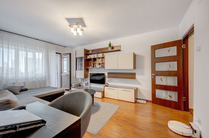 3Camere–2Min de Metrou Lujerului, Mobilat, Centrală Propr, Reabilitat anunturi imobiliare Bucuresti