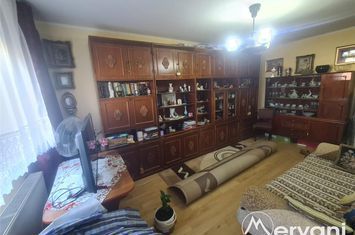Apartament 3 camere de vanzare CENTRU - Prahova anunturi imobiliare Prahova