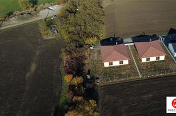 Casă - 4 camere de vanzare SANGEORGIU DE MURES - Mures anunturi imobiliare Mures