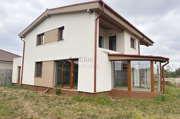 Casa spatioasa 6 camere cu 652 mp teren in Nojorid anunturi imobiliare Bihor