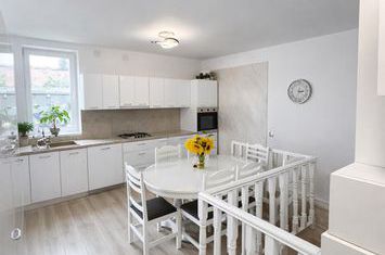 Vilă - 6 camere de vanzare CENTRAL - Mures anunturi imobiliare Mures