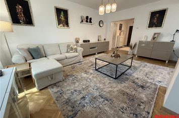 Apartament 3 camere de vanzare ULTRACENTRAL - Bacau anunturi imobiliare Bacau