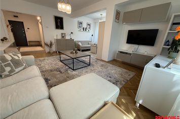 Apartament 3 camere de vanzare ULTRACENTRAL - Bacau anunturi imobiliare Bacau