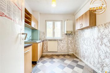 Apartament 3 camere de vanzare CENTRAL - Covasna anunturi imobiliare Covasna