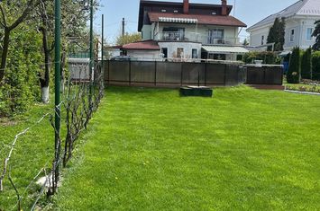 Vanzare vila situata pe malul Lacului Snagov, gradina si piscina, 325 mp construiti, teren 1520 mp, anunturi imobiliare Bucuresti