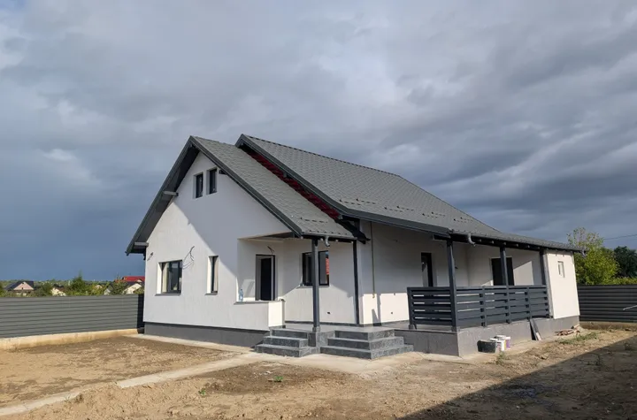 Casă - 3 camere de vanzare BACAU - Bacau anunturi imobiliare Bacau