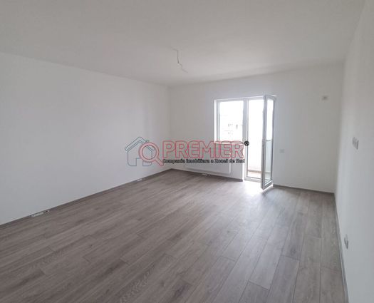 Apartament 3 camere Aparatorii Patriei, 61 mp