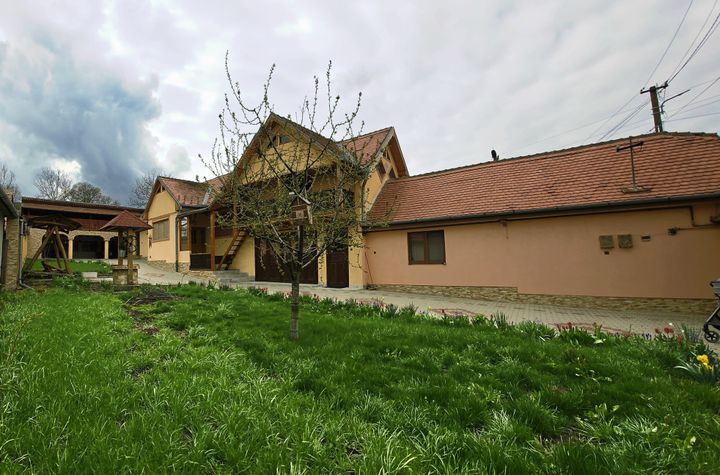 Casă - 6 camere de vanzare SLIMNIC - Sibiu anunturi imobiliare Sibiu
