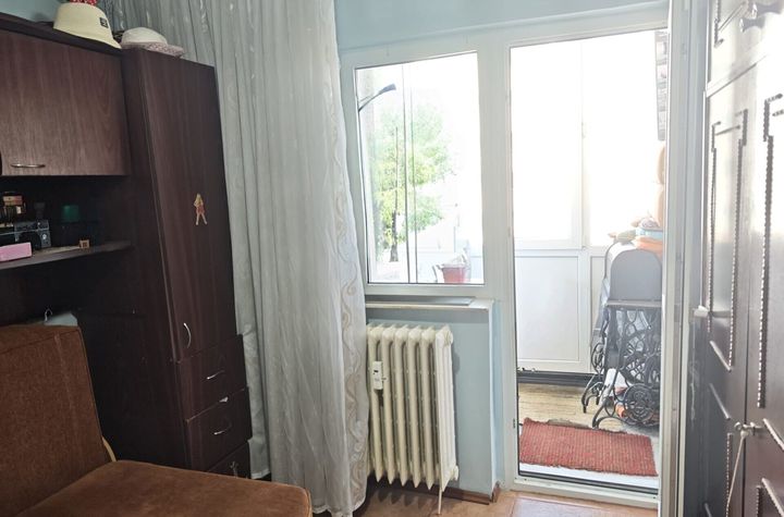 Apartament 3 camere  Titan - Barajul Sadului , etaj 1/4 anunturi imobiliare Bucuresti