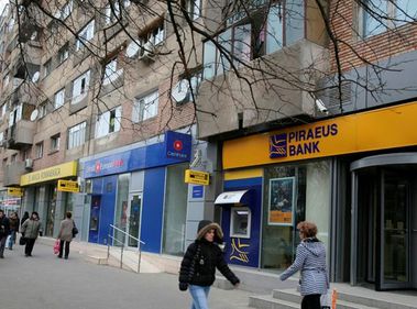 BNR: Băncile greceşti nu se vor retrage din România