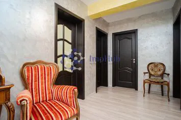 Rond Mall Moldova, 3 camere, curte si loc de parcare! anunturi imobiliare Iasi