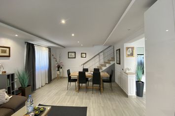 Casă - 4 camere de vanzare CRISTIAN - Sibiu anunturi imobiliare Sibiu