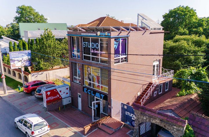 CLADIRE COMERCIALA CU SPATII OPEN SPACE anunturi imobiliare Botosani