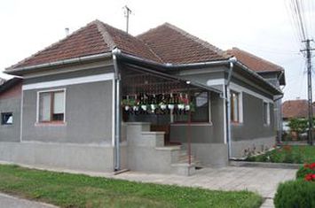 Casă - 4 camere de vanzare CRISCIOR - Hunedoara anunturi imobiliare Hunedoara
