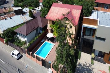 Vilă - 5 camere de vanzare CENTRAL - Vrancea anunturi imobiliare Vrancea