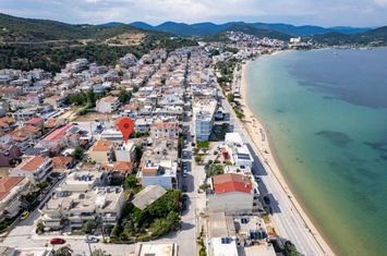 Apartament 110 mp (demisol) în Nea Peramos anunturi imobiliare Grecia