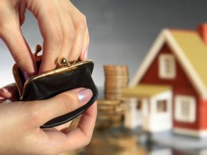 Ţi-ai luat apartament scump şi ai rată mare. Ce şanse ai să-ţi refinanţezi creditul