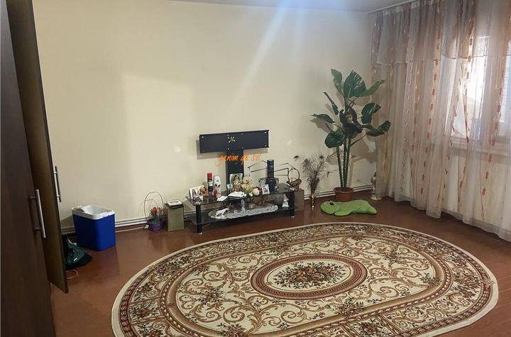 Apartament 3 camere de vanzare GARA - Vrancea anunturi imobiliare Vrancea
