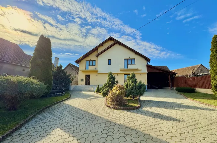 Vilă - 8 camere de vanzare OCNA SIBIULUI - Sibiu anunturi imobiliare Sibiu