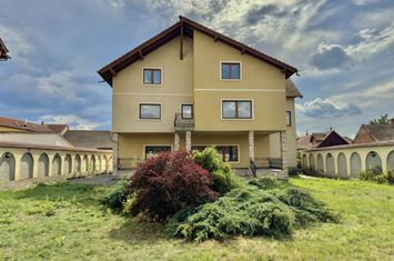 Vilă - 12 camere de vanzare PIATA CLUJ - Sibiu anunturi imobiliare Sibiu